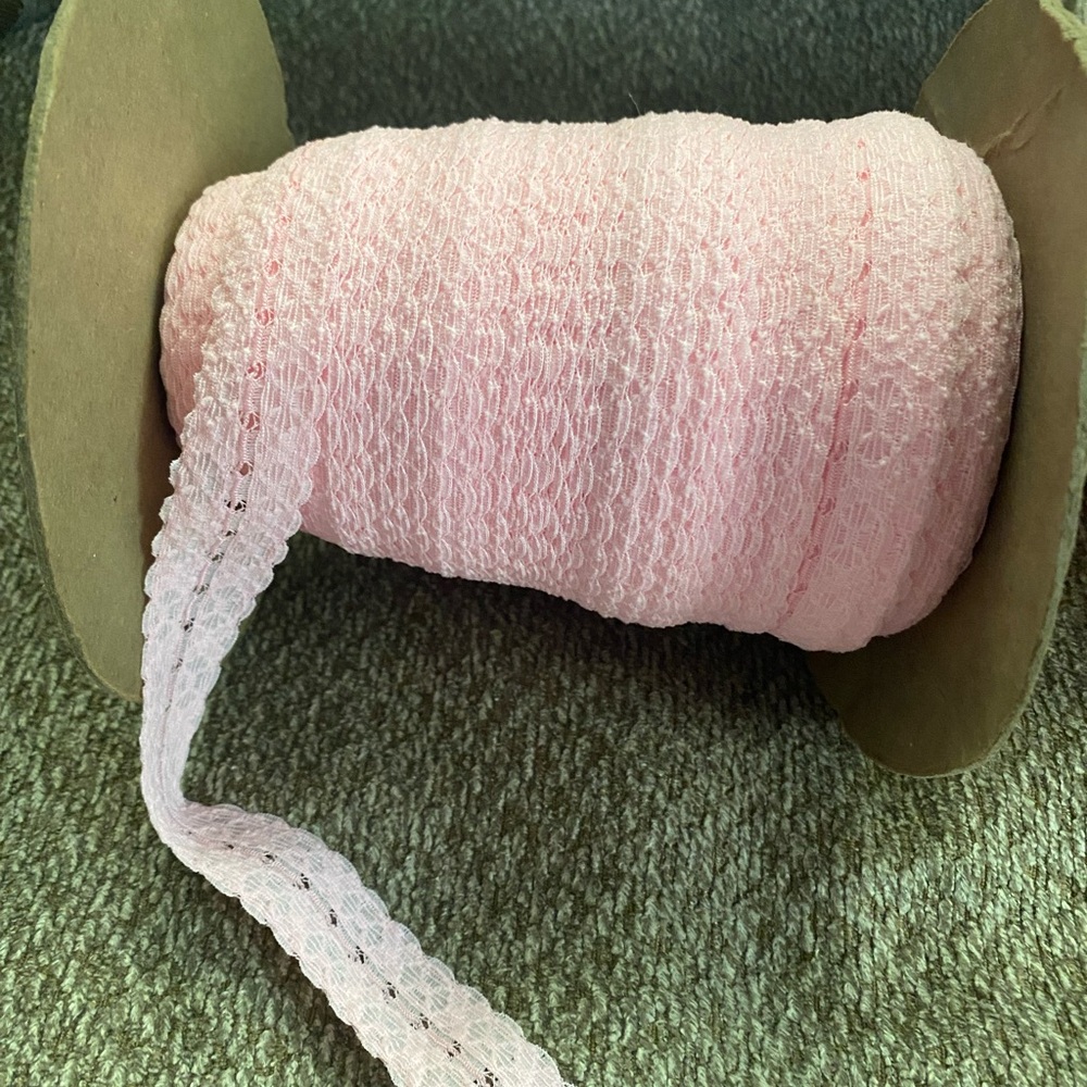 Vintage spools of stretch lace - Picture 3 of 11